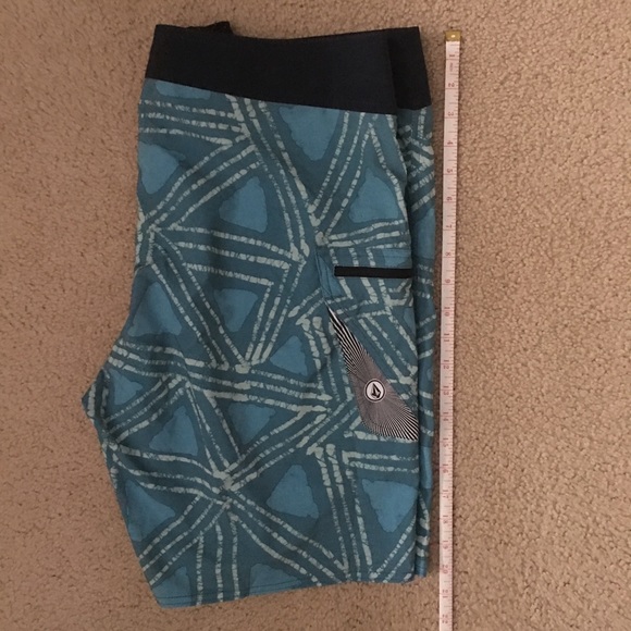Men’s Volcom board shorts - Size 36 - Picture 4 of 5